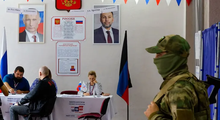 Zelensky sanciona a 44 personas por las elecciones en territorios ocupados y pide más presión sobre Moscú