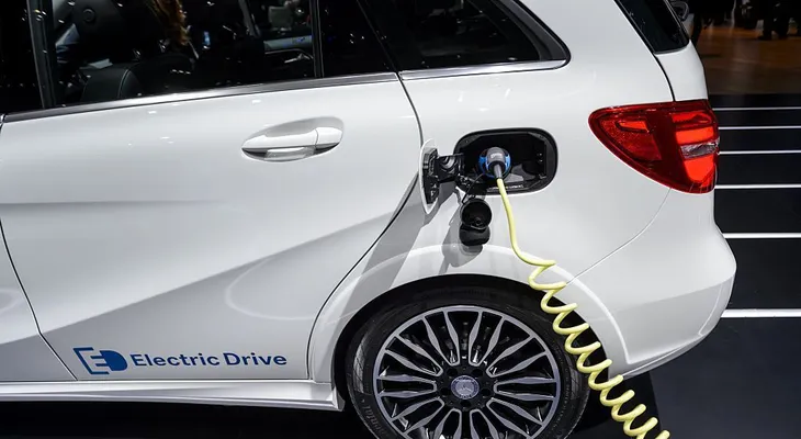 5 cosas que debes saber antes de comprar un auto eléctrico