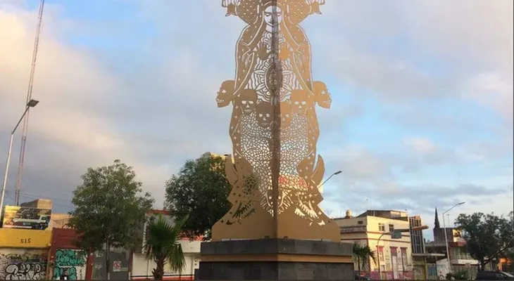 Polémica en México por una escultura que fusiona a la Virgen de Guadalupe con una diosa azteca y la santa de los narcos