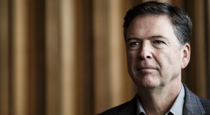 Departamento de Justicia imputa nuevos cargos penales a James Comey por filtración de información clasificada