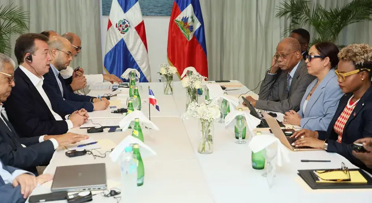 Cancilleres de RD y Haití acuerdan impulsar despliegue de la Fuerza Multinacional y normalizar operaciones consulares