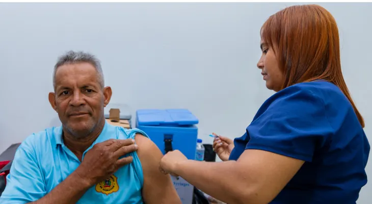 Migración realiza jornada de vacunación contra hepatitis B en Haina