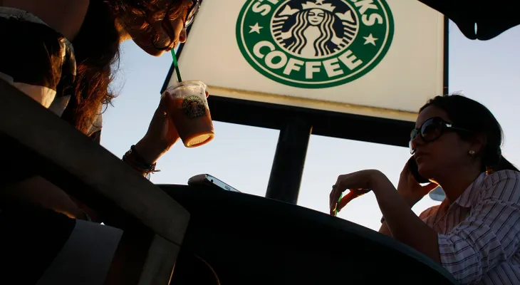 Starbucks donará el 100% de la comida que no venda en Estados Unidos