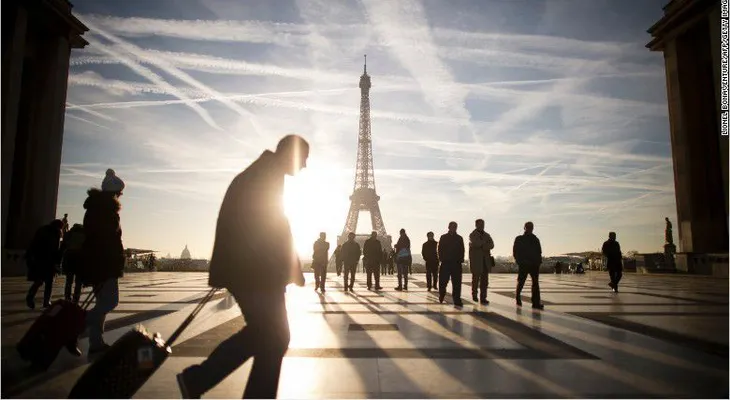 Reservaciones para viajar a Francia caen hasta en un 40% en México