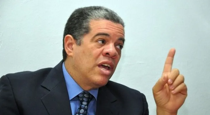 Amarante Baret: aspiraciones presidenciales a destiempo afectarían al Gobierno