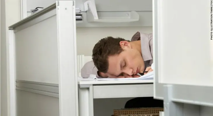 Por qué tomar una siesta en la oficina te hace más productivo