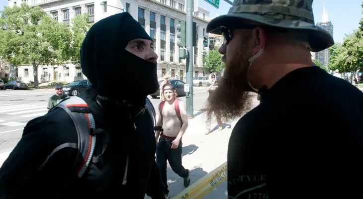 ¿Qué es Antifa, el controversial grupo que protestó contra el odio y el racismo?