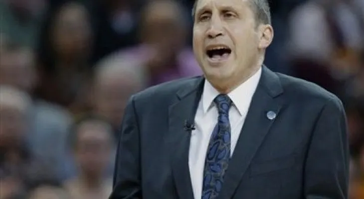Los líderes Cavaliers despiden al entrenador David Blatt