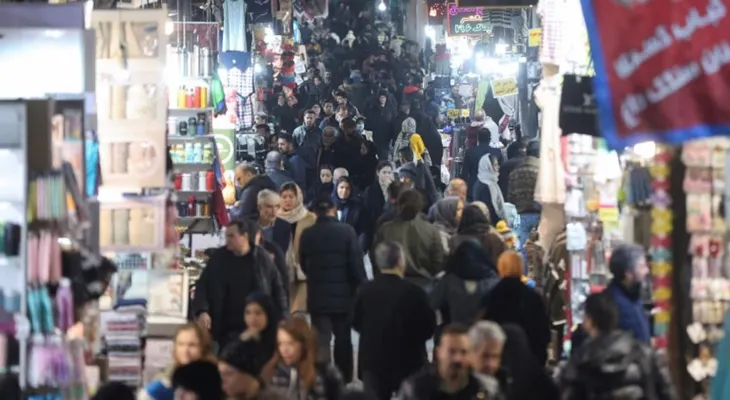 Bloqueo de EE.UU. ahoga la economía iraní: rial en caída libre e inflación del 90%
