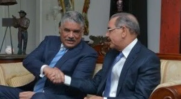 Se unen en histórico acuerdo, partidos fundados por Bosch: PLD-PRD; Danilo y Miguel se dieron apretón de manos