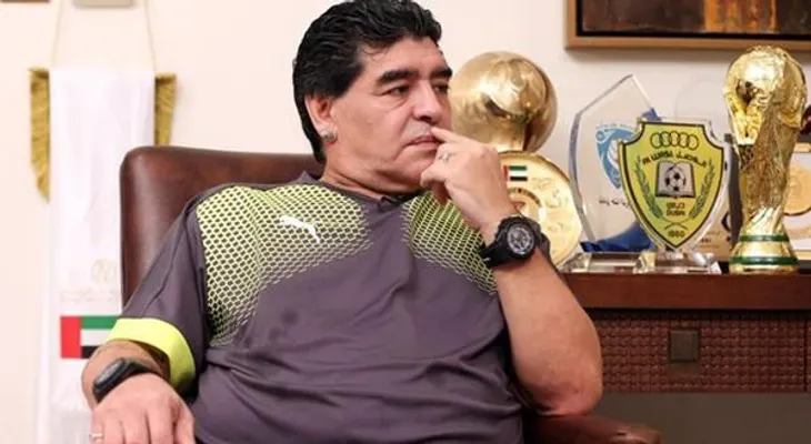 Maradona: "Lo único que le pido a Dios es que Macri llegue como presidente a cortar el pan dulce"