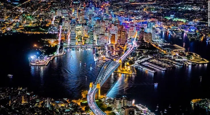 Fotógrafo captura megaciudades a más de 3,500 metros de altura