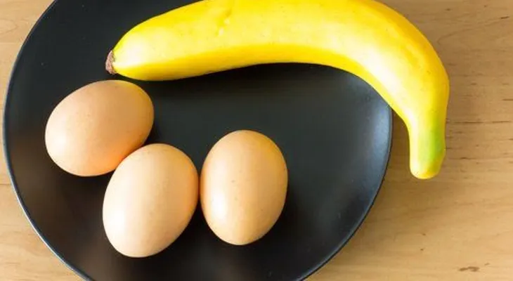 Hot cakes sin gluten de banana de dos ingredientes