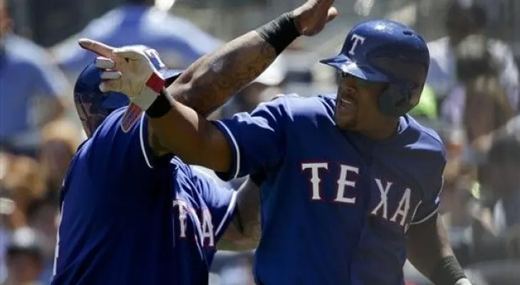 Rangers anota 10 en la tercera y aplasta a los Yanquis 