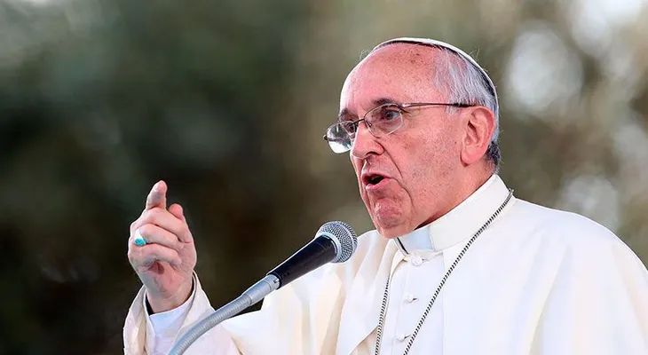 Biblia y Corán son lo mismo, asegura el papa Francisco 