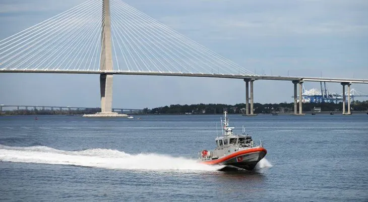 EEUU repatría 46 inmigrantes cubanos, entre ellos los rescatados en el mar