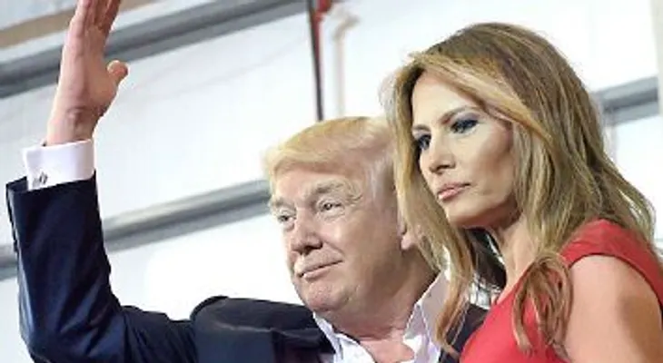 Despiden a funcionario por criticar políticas de Trump 