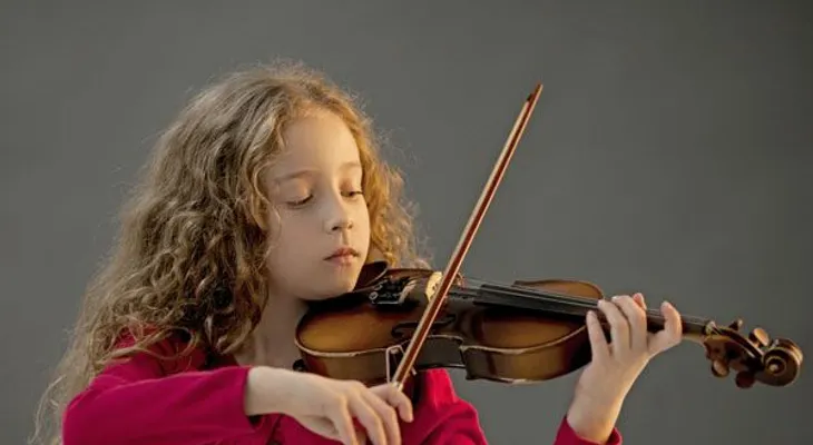 Tocar el violín,  mejor que las pastillas para trastornos psicológicos de los niños