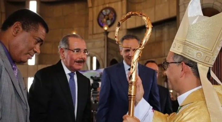 Danilo Medina asiste a ceremonia de ordenación nuevo obispo de La Vega