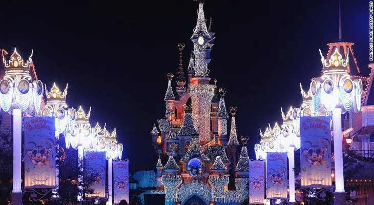 Arrestan a trabajadores de Disney y SeaWorld que pretendían tener sexo con menores