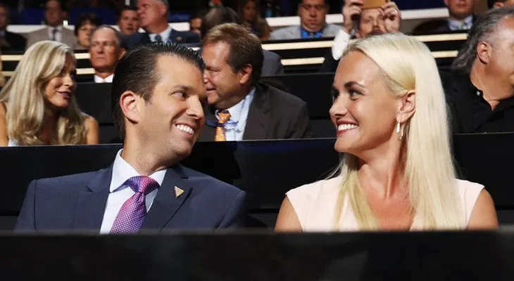 Llevan a hospital esposa de un hijo de Trump, luego de abrir sobre sospechoso