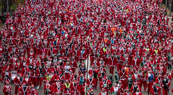 Un director de orquesta hace llorar a los niños: "Papa Noel no existe"