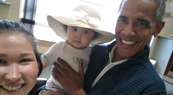La expresión de esta bebé al conocer a Obama conquista a internet
