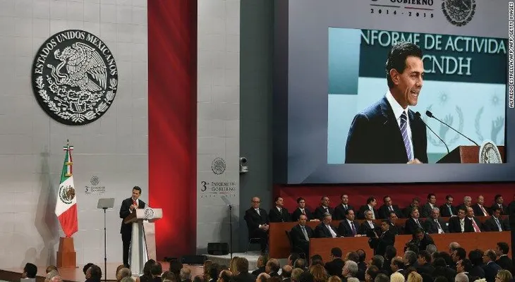 Usuarios en Twitter critican el #TercerInforme de Peña Nieto