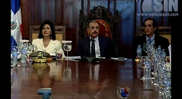 Danilo dice educación es principal herramienta para vencer pobreza; gradúan primeros 60 mil alfabetizados