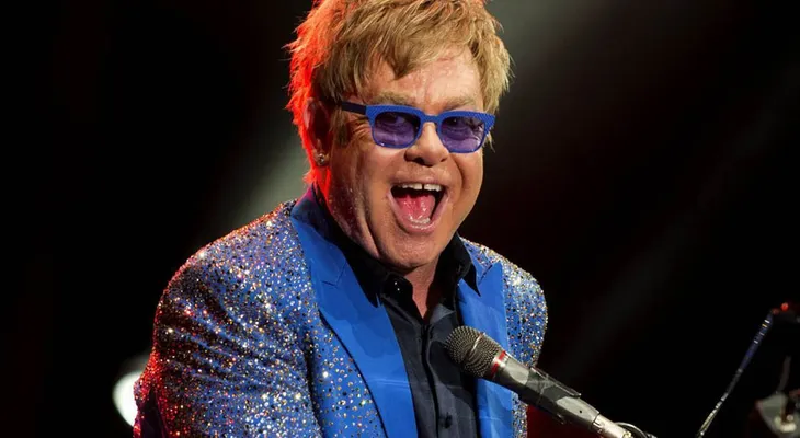 Elton John es acusado ¡de abusar sexualmente de un guardaespaldas!