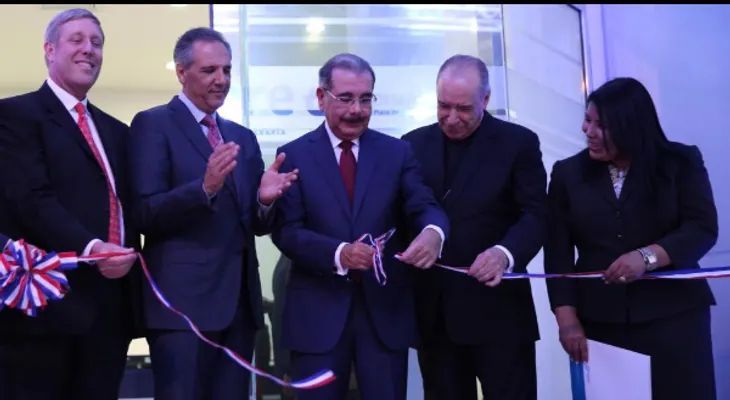 Medina asiste apertura nuevo centro de radioterapia modular