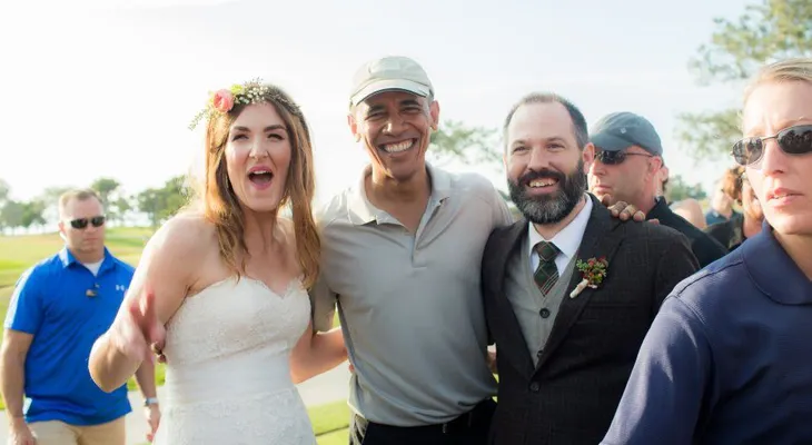 Obama irrumpe, por casualidad, en una boda en California