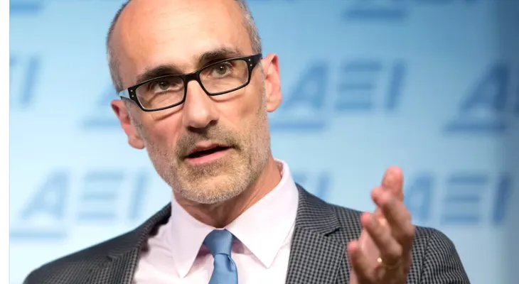 Arthur Brooks revela el hábito que comparten las personas más felices
