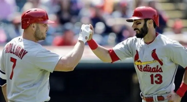 Cardenales ganan con jonrón de Carpenter en la 8va 