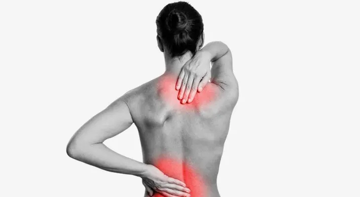 Conoce los factores que contribuyen al dolor de espalda en el trabajo