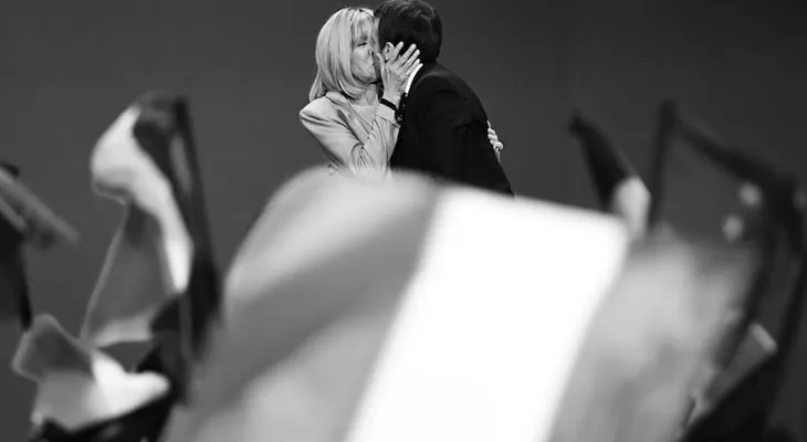 La inusual historia de amor de Macron es prueba de que la política es distinta en Francia