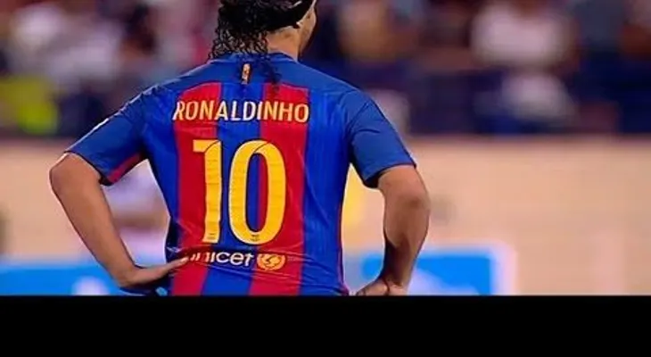 La magia de Ronaldinho vuelve a brillar con pases y controles de lujo