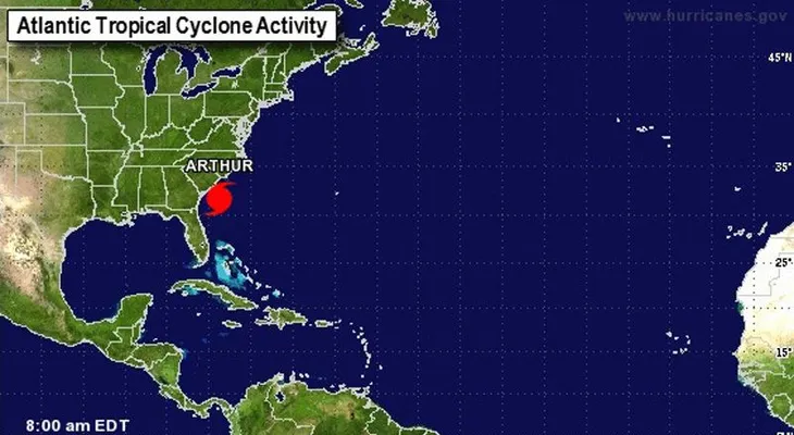 Arthur se convierte en primer huracán de temporada ciclónica