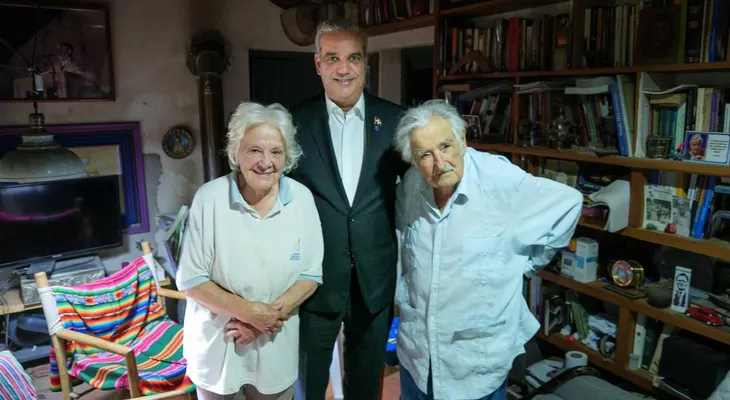 Abinader concluye estadía en Uruguay con visita a Pepe Mujica