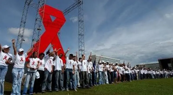Científicos dicen el VIH se puede volver más fuerte y mutar