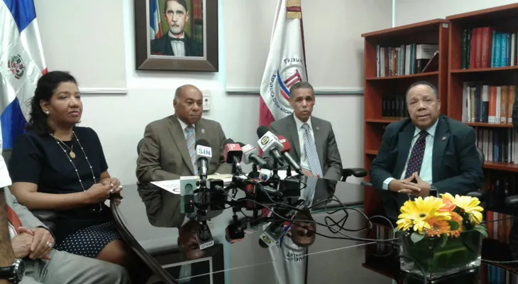 Milton Ray Guevara se queja por condiciones en que trabaja personal del TC