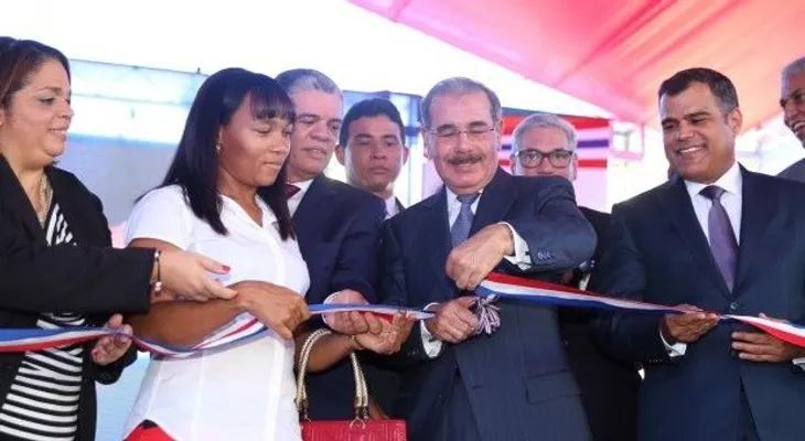 Presidente Medina entrega estancia infantil en San Cristóbal
