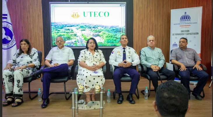 Capacitan dirigentes contra drogas en Sánchez Ramírez
