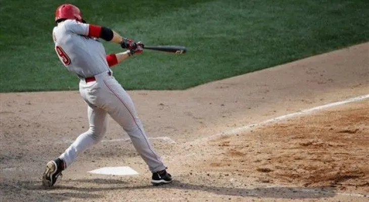Jonrón de Votto define triunfo de Rojos sobre Cachorros