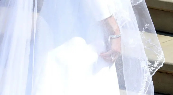 El anillo de Meghan Markle, de oro galés, fue un regalo de la reina Isabel II