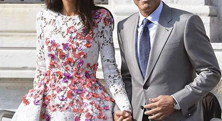 Clooney y esposa hacen aparición de recién casados 