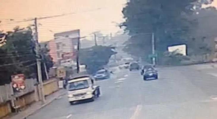 Captan el momento en que hombre muere tras ser impactado por jeepeta en Jarabacoa