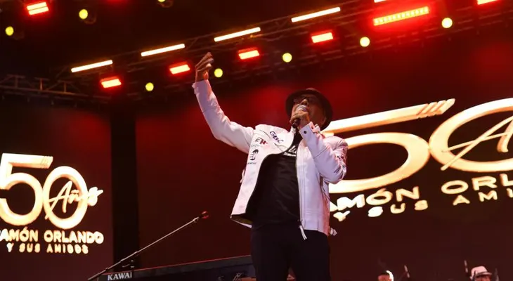 Ramón Orlando celebra 50 años de trayectoria con multitudinario concierto en el Estadio Olímpico