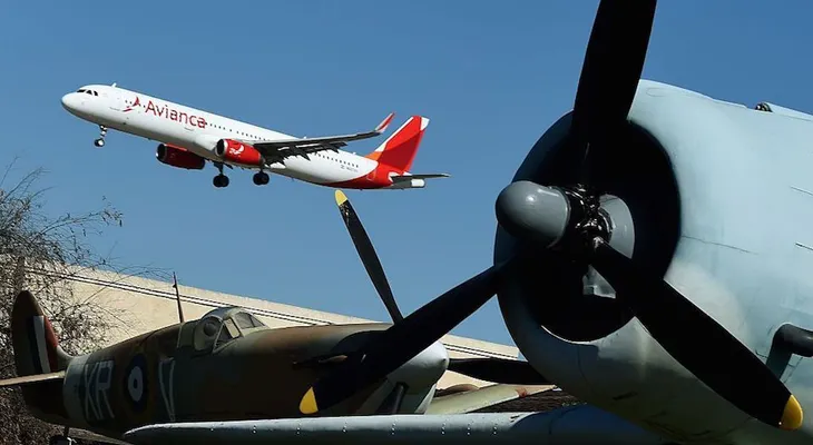 Avianca suspende vuelos desde y hacia Venezuela