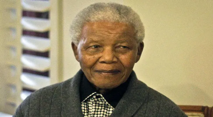 Mandela sigue delicado de salud pero estable